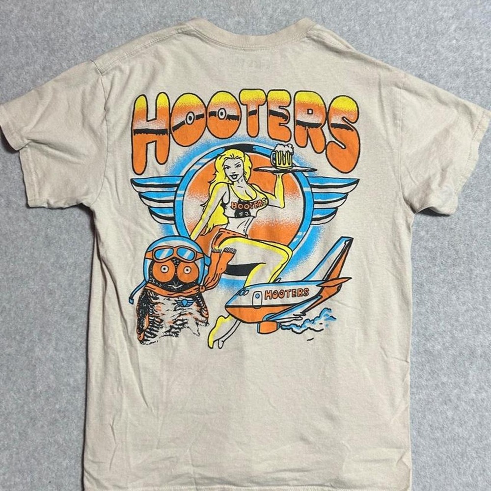 Ripple Junction Hooters Men's Medium T Shirt
